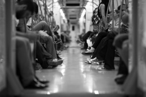 Comprendre l’humain : 10 expériences qui révèlent nos mécanismes inconscients